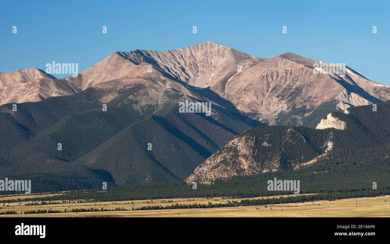 Il monte Princeton, alto 14,197 metri circa, sorge sopra la Arkansas River Valley, Colorado. Foto Stock