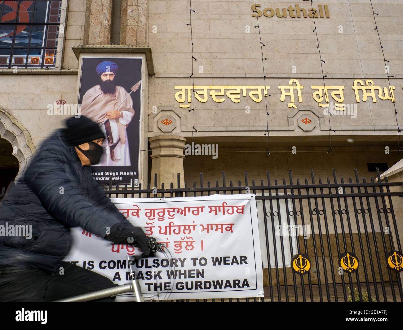 Il Gurdwara Sri Singh Sabha nel sobborgo ovest di Londra di Southall. Foto Stock