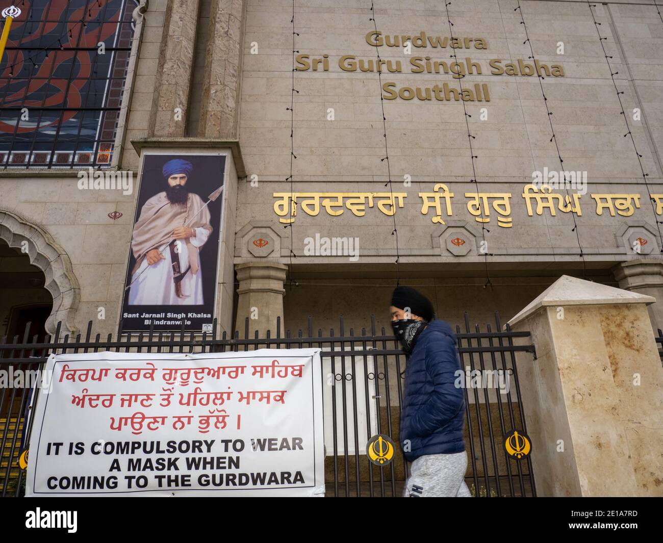 Il Gurdwara Sri Singh Sabha nel sobborgo ovest di Londra di Southall. Foto Stock