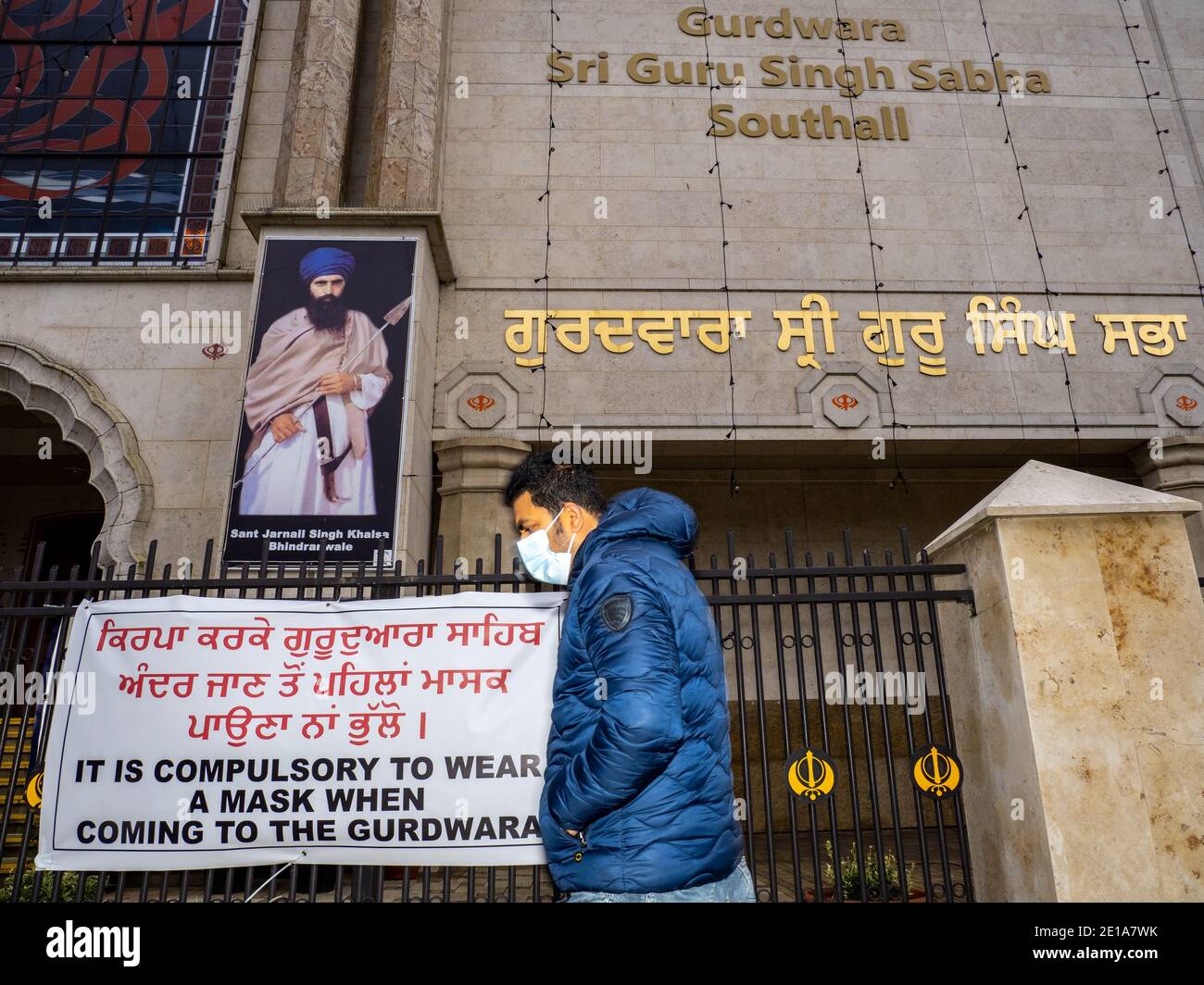 Il Gurdwara Sri Singh Sabha nel sobborgo ovest di Londra di Southall. Foto Stock