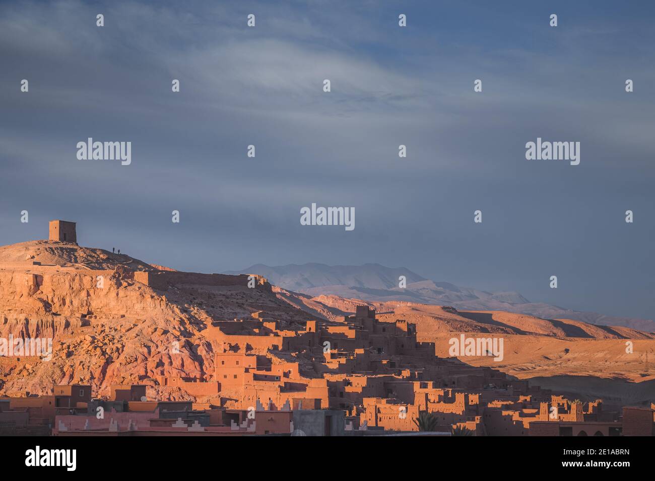 AIT Benhaddou è uno storico villaggio fortificato, noto per la sua antica architettura di terra in argilla. Foto Stock