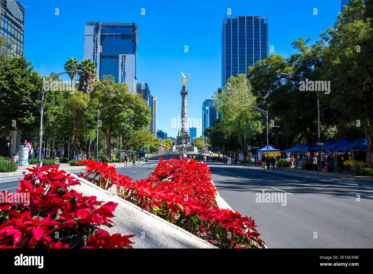 Città del Messico, Messico-18 agosto 2020: Centro finanziario e quartiere degli affari di Città del Messico vicino al Paseo De Reforma Foto Stock
