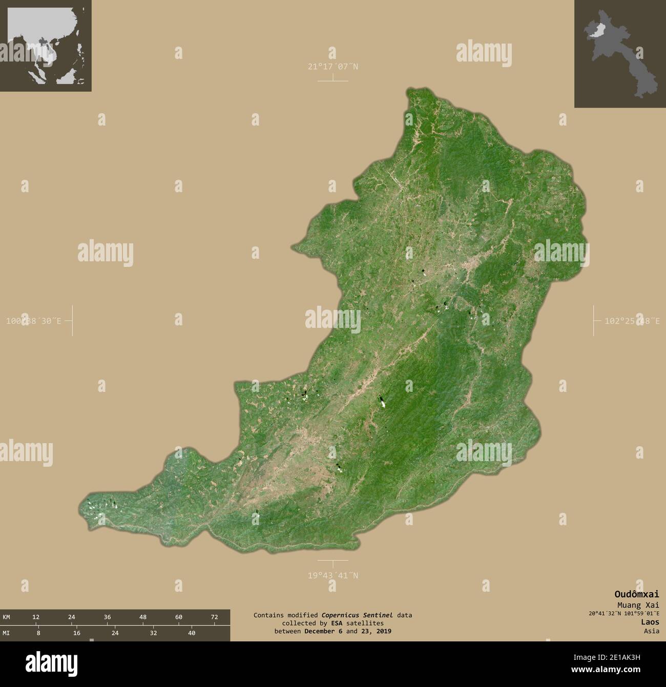 Oudomxai, provincia del Laos. Immagini satellitari Sentinel-2. Forma isolata su fondo solido con sovrapposizioni informative. Contiene Copernicus S modificato Foto Stock