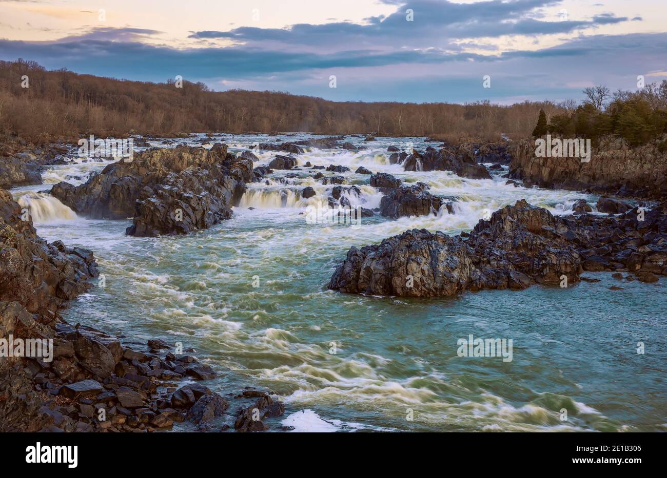 Vista delle grandi Cascate del fiume Potomac al tramonto. Virginia. STATI UNITI Foto Stock
