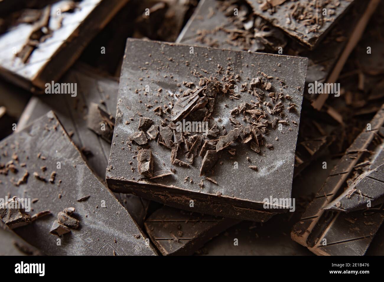 Cioccolato fondente con cioccolato grattugiato Foto Stock