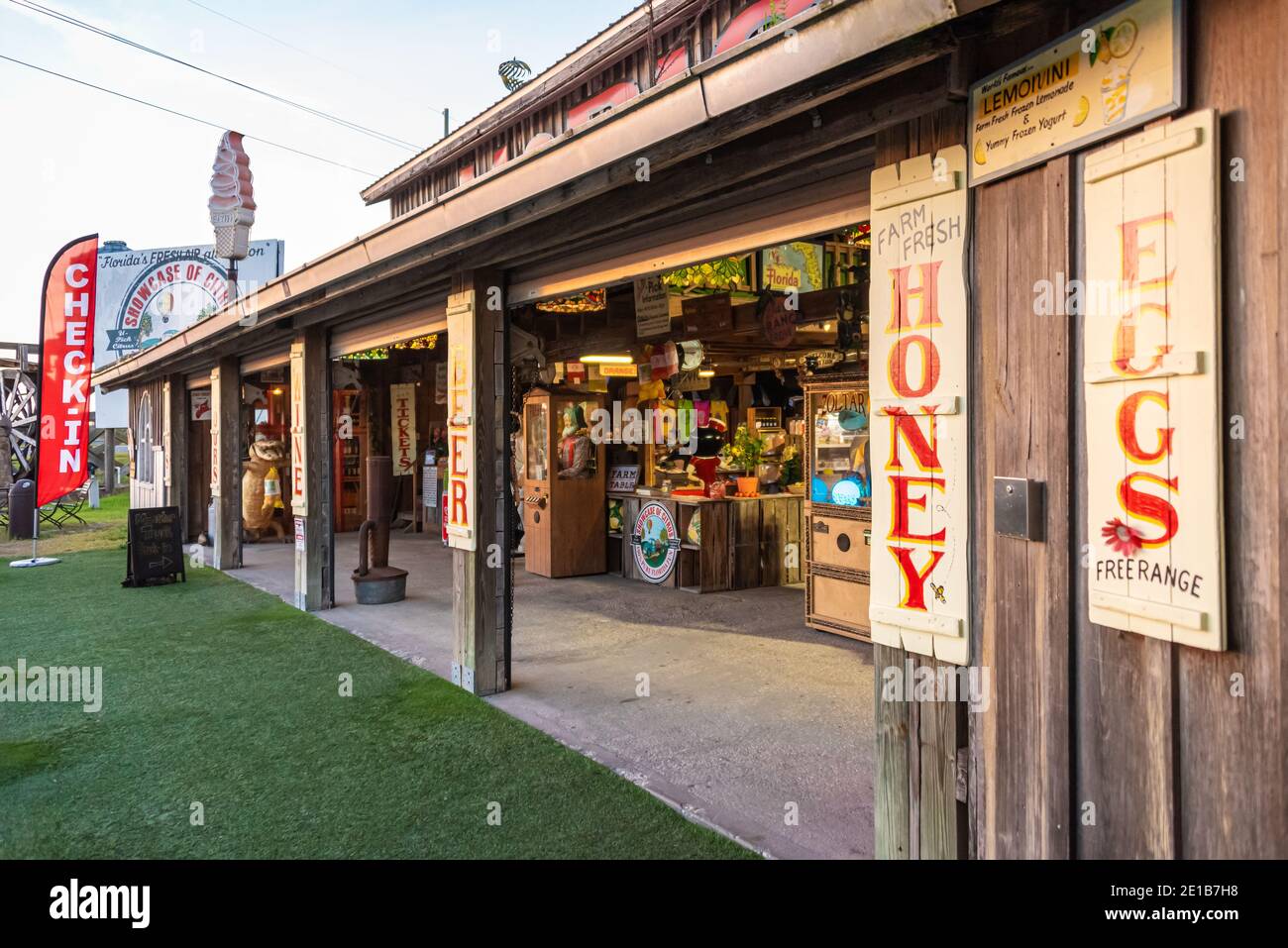 The Showcase of Citrus, che offre succo d'arancia fresco della Florida, agrumeti U-pick, e monster truck tour a Clermont, FL, vicino a Orlando. (STATI UNITI) Foto Stock