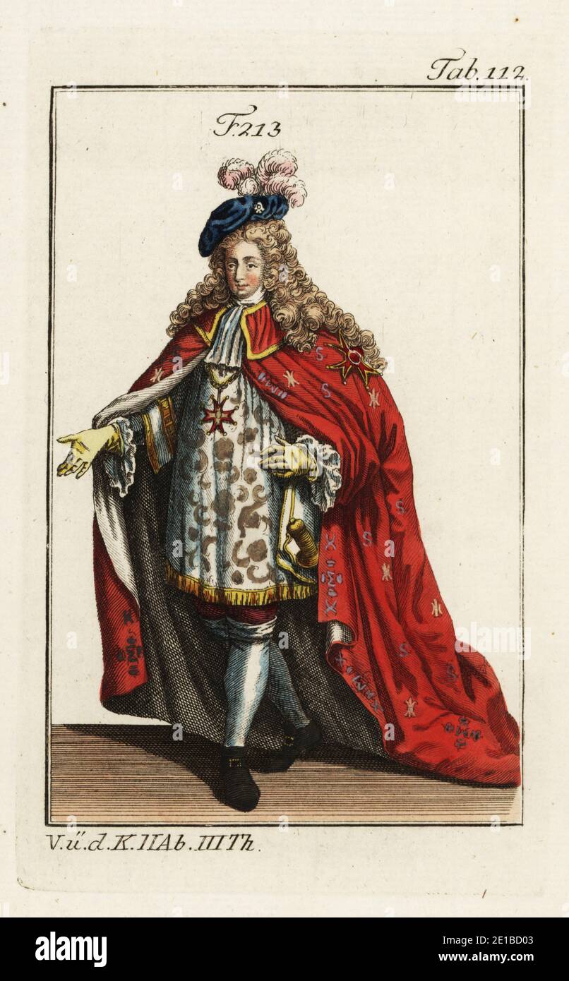 Cavaliere dell'Ordine di nostra Signora del Monte Carmelo (Ordre de Notre-Dame du Mont-Carmel) in abiti cerimoniali con cappuccio in piuma, mantello ricamato e tunica. L'ordine militare e ospedaliero francese fondato da Enrico IV nel 1607 per dimostrare la sincerità della sua conversione e prevenire l'estinzione dell'ordine di San Lazzaro. Copiato da un’illustrazione di Christoph Weigel in Ritter-Ordern di Philipp Bonanni, 1728. Incisione a mano su copperplate dal quadro storico di Robert von Spalart dei costumi del principale popolo dell'antichità e del Medioevo, Vienna, 1802. Foto Stock