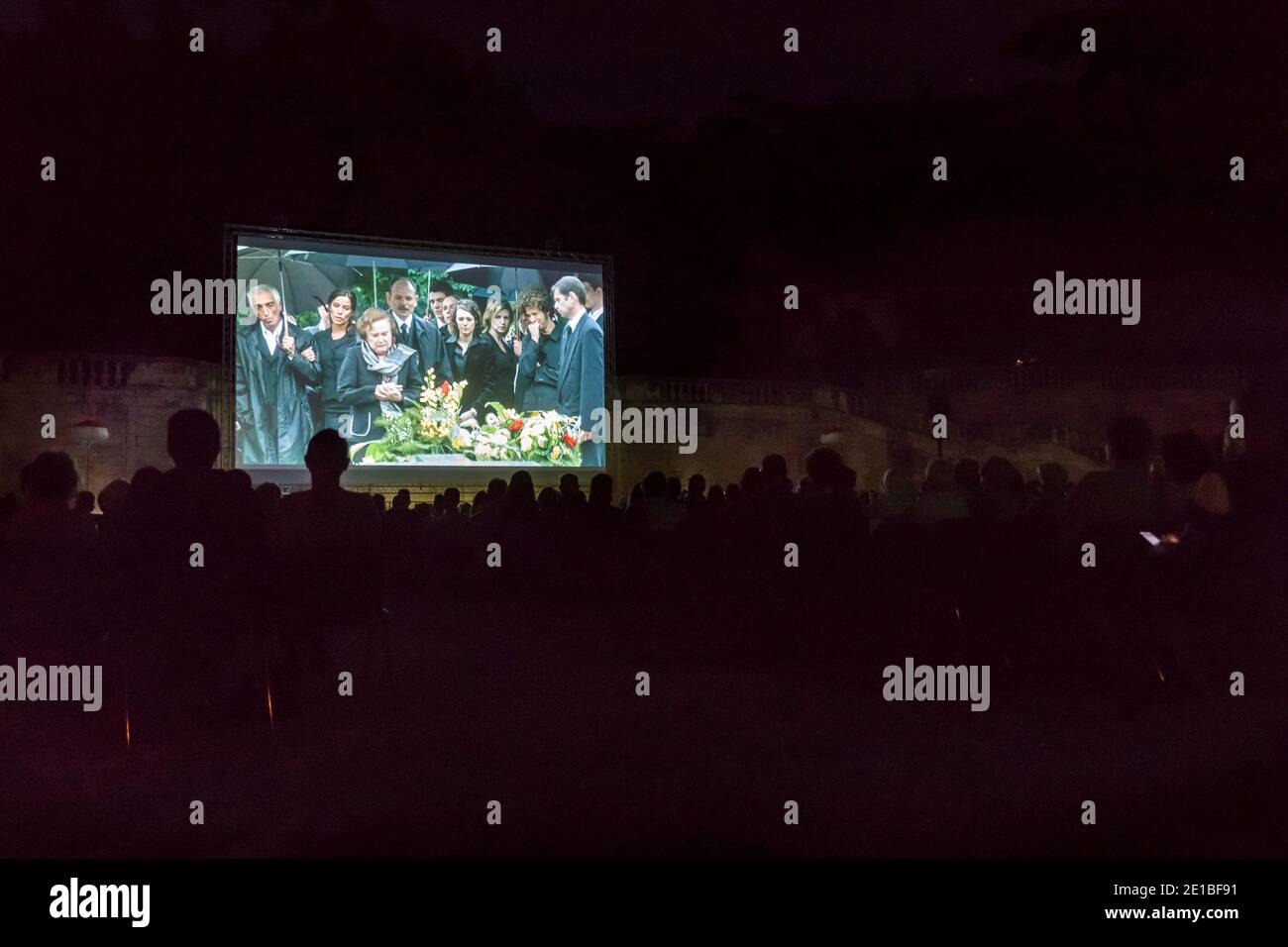 Nimes (sud-est della Francia): Cinema all'aperto nell'ambito del Festival del Cinema del 2020 "UN regista in città" (francese "un realizateur dans la v Foto Stock