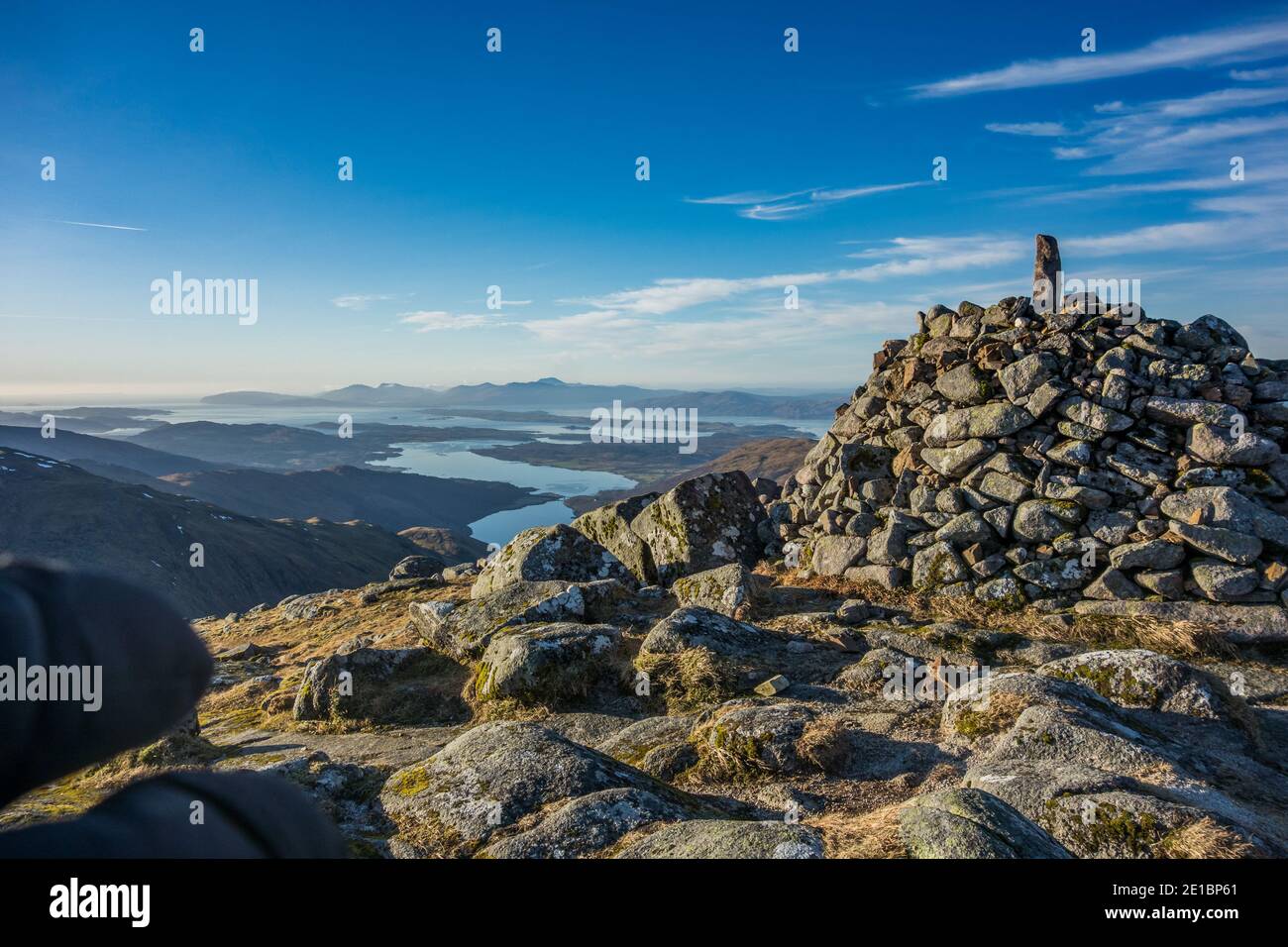 Beinn Sgulaird, montagna di Meg, è un Munro solitario, una lunga cresta che si erge ripidamente sopra l'alto Creran di Loch, nelle Highlands meridionali della Scozia Foto Stock