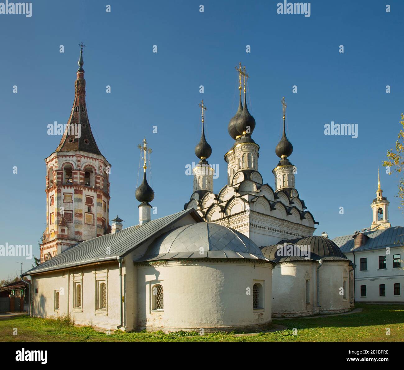 Chiesa di Antipas (Antipiyevskaya) di Pergamo e chiesa di San Lazzaro (Lazarevskaya) a Suzdal'. Vladimir oblast. La Russia Foto Stock