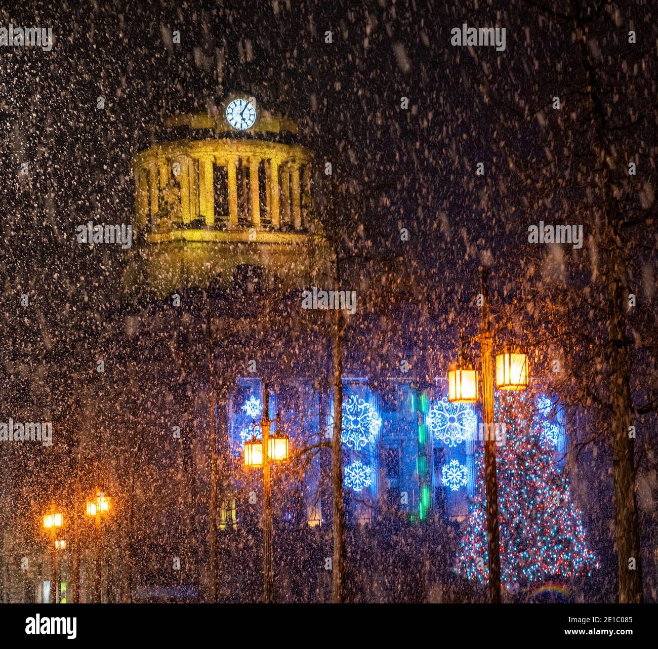 Doccia di neve nella Piazza del mercato, Nottingham City Centre Nottinghamshire Inghilterra Regno Unito Foto Stock