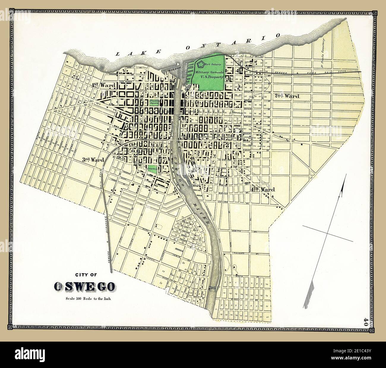 Titolo originale: 'Città di Oswego [Villaggio].' La vecchia mappa di Oswego, New York, presenta nomi di strade, ferrovie, cimiteri, forti militari e il suo fiume. Pubblicato nel 1867. Foto Stock
