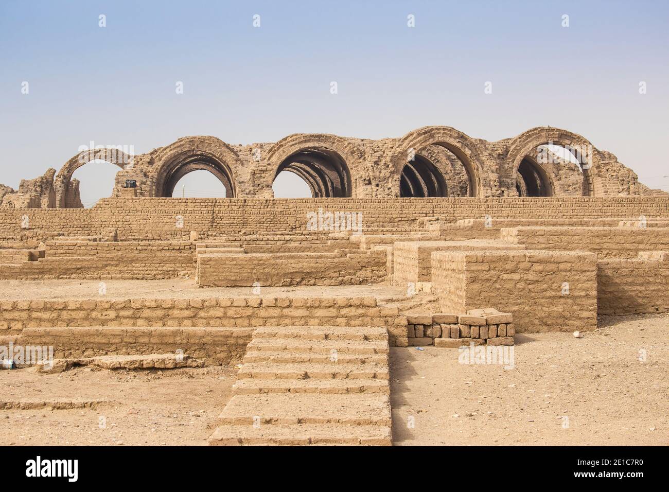 Egitto, Luxor, Cisgiordania, il Tempio della Ramessessa 11 conosciuto come il Ramesseum, archi pensato per essere i primi archi della storia Foto Stock