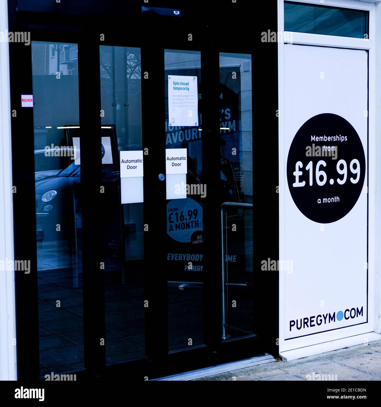 Epsom Surrey, Londra UK 06 2021 gennaio, High Street Puregym Fitness Center chiuso durante il Covid-19 Lockdown Foto Stock