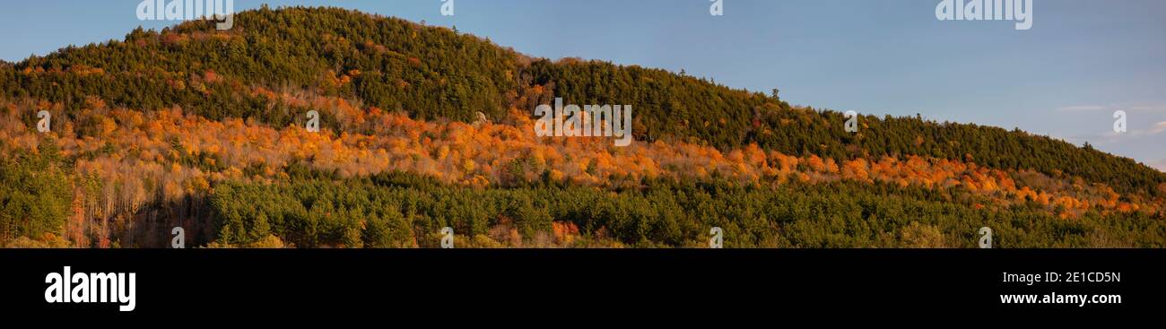 WARREN, VERMONT, Stati Uniti d'America - autunno fogliame panoramico in Mad River Valley, Green Mountains. Foto Stock