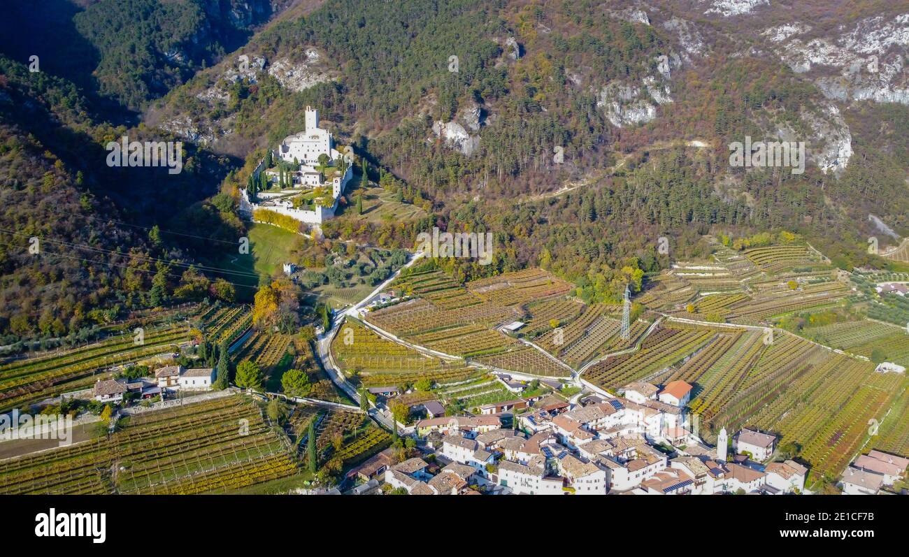 Castello d'Avio in provincia di Trento, Vallagarina, Trentino Alto Adige, italia settentrionale, europa. Castello medievale di Sabbionara. Foto Stock