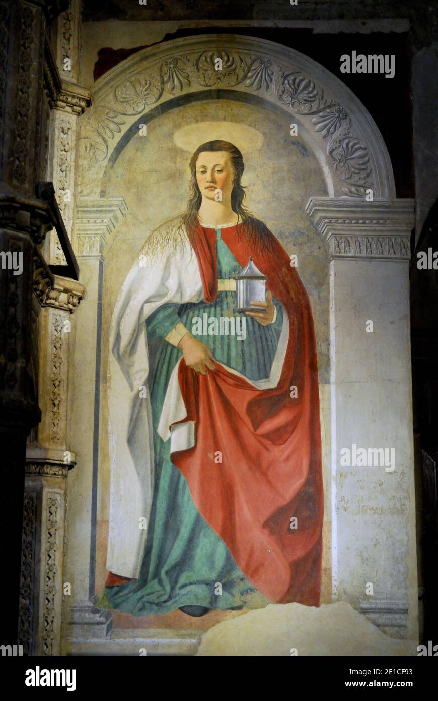 Arezzo, Toscana, Italia. Cattedrale (Duomo, XIII - 15thC) affresco di Maria Maddalena di Piero della Francesca Foto Stock