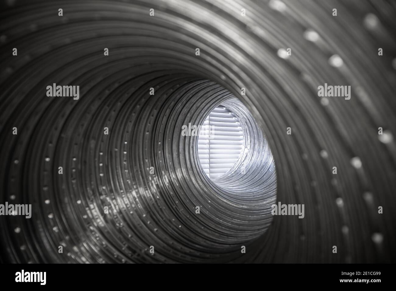 condotto dell'aria - all'interno del tubo flessibile di ventilazione in alluminio Foto Stock