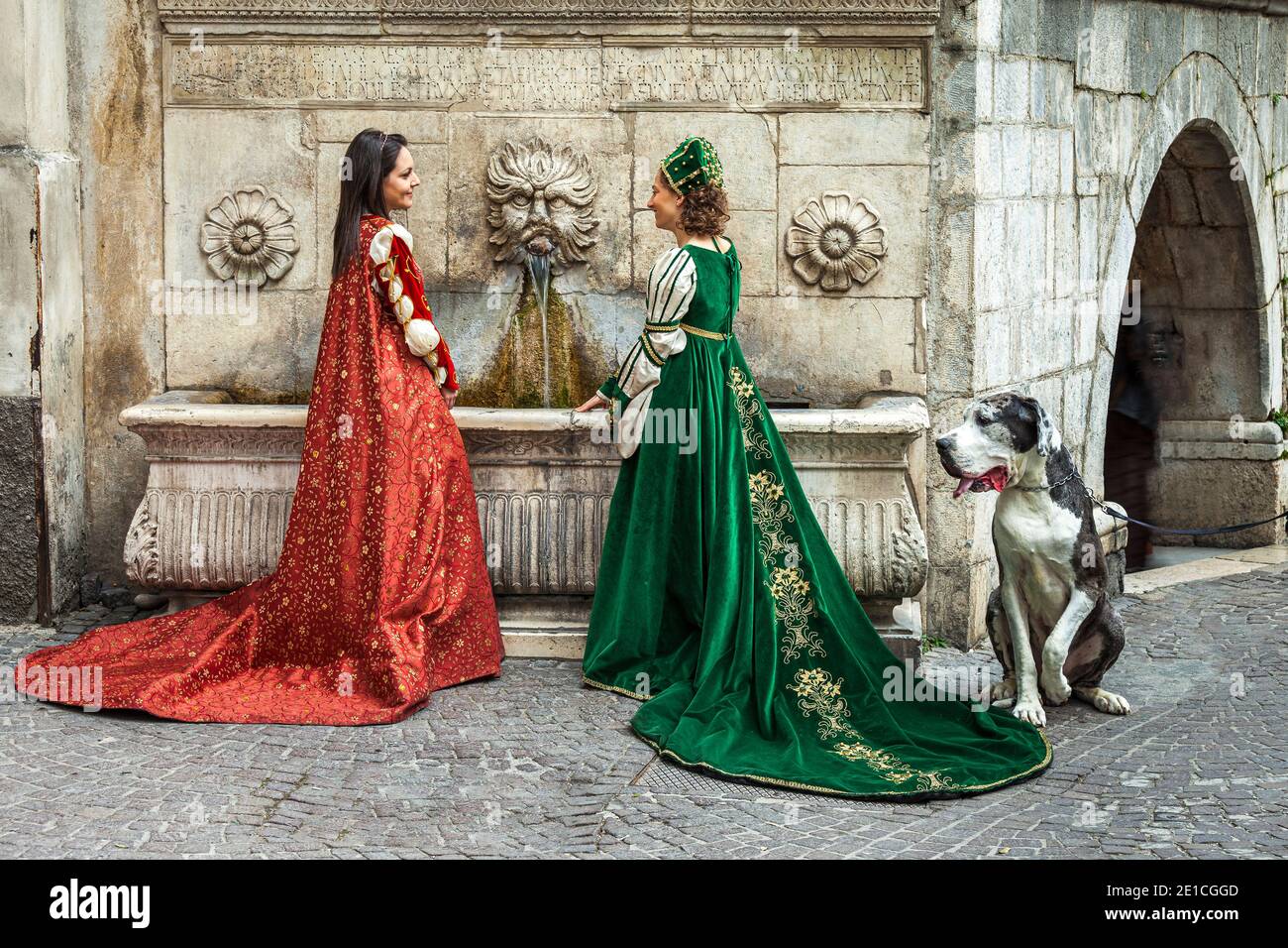 Rappresentazione storica in costume d'epoca. Cavaliere di Sulmona. Provincia di l'Aquila, Abruzzo, Italia, Europa Foto Stock