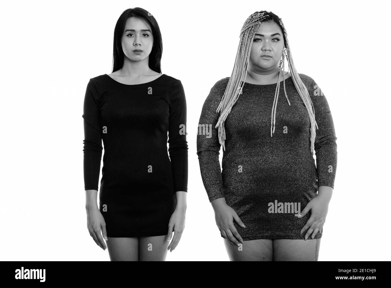 Studio shot di giovani asiatici transgender donna e grasso donna asiatica assieme Foto Stock