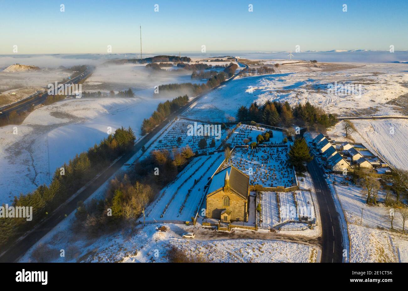 Veduta aerea della Chiesa Parrocchiale di Kirk 'o Shotts, Salsburgh, Lanarkshire settentrionale, Scozia. Foto Stock