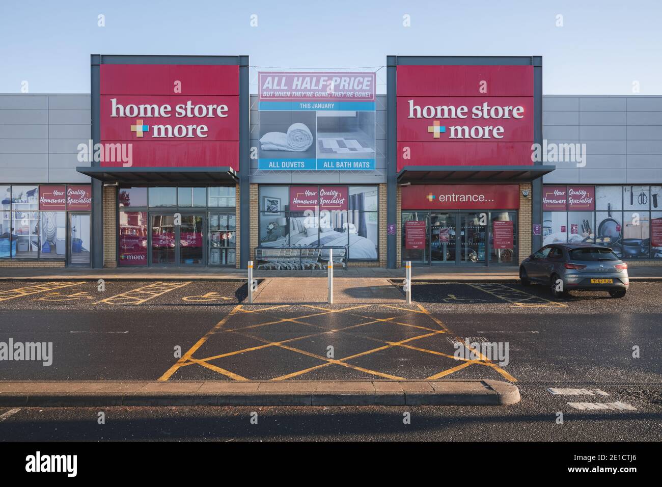 Edimburgo, Scozia - 6 gennaio 2021: Home Store + più ubicazione al Craigleith Retail Park di Edimburgo, che è un rivenditore di articoli per la casa e arredamento, Foto Stock