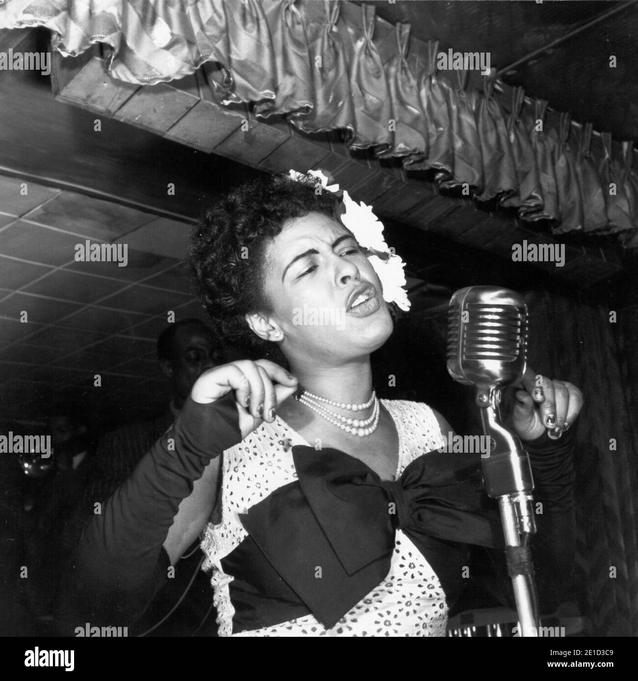 Billie è un documentario del 2019 su Billie Holiday, scritto e diretto da James Erskine. Il film si basa su interviste registrate su audiocassette negli anni '70 da Linda Lipnack Kuehl, che ricerca un libro su Holiday che non è mai stato completato. Questa fotografia è esclusivamente per uso editoriale ed è copyright della società cinematografica e/o del fotografo assegnato dalla società di produzione e può essere riprodotta solo da pubblicazioni in concomitanza con la promozione del suddetto film. È richiesto un credito obbligatorio per la società cinematografica. Il fotografo deve inoltre ricevere l'accredito di wh Foto Stock