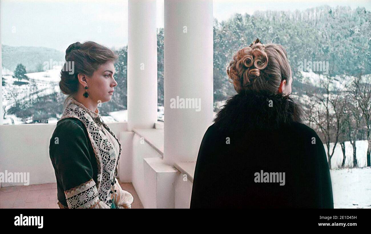 Malmkrog è un film del 2020 diretto da Cristi Puiu. Questa fotografia è esclusivamente per uso editoriale ed è copyright della società cinematografica e/o del fotografo assegnato dalla società di produzione e può essere riprodotta solo da pubblicazioni in concomitanza con la promozione del suddetto film. È richiesto un credito obbligatorio per la società cinematografica. Il fotografo deve essere accreditato anche quando è noto. Foto Stock