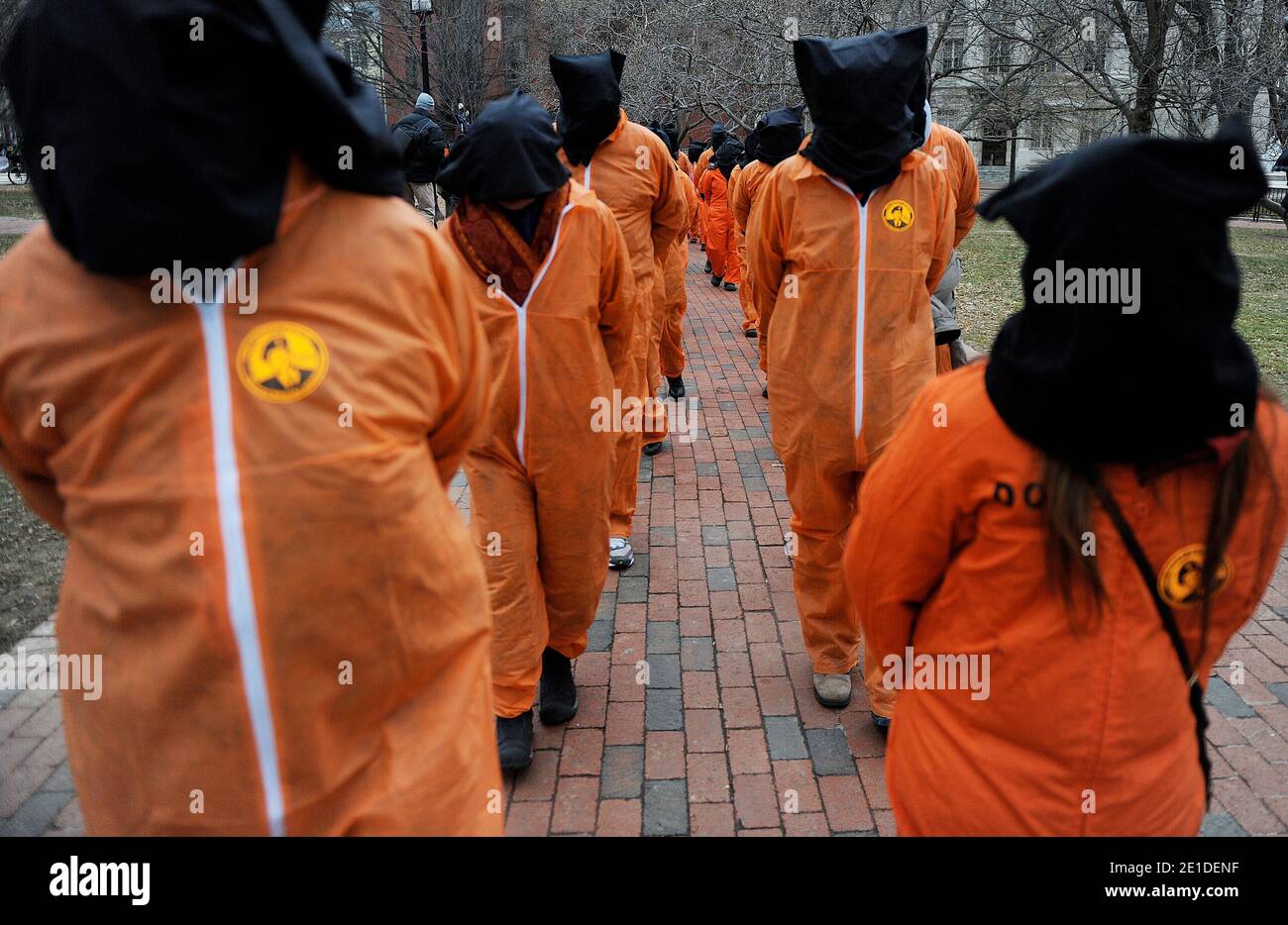 Amnesty International, e altre organizzazioni, tengono un raduno per esortare il presidente Obama a chiudere il centro di detenzione controllato dagli Stati Uniti a Guantanamo Bay, Cuba, nel suo nono anniversario di fronte alla Casa Bianca a Washington, DC, USA, il 11 gennaio 2011. Foto di Olivier Douliery/ABACAPRESS.COM Foto Stock