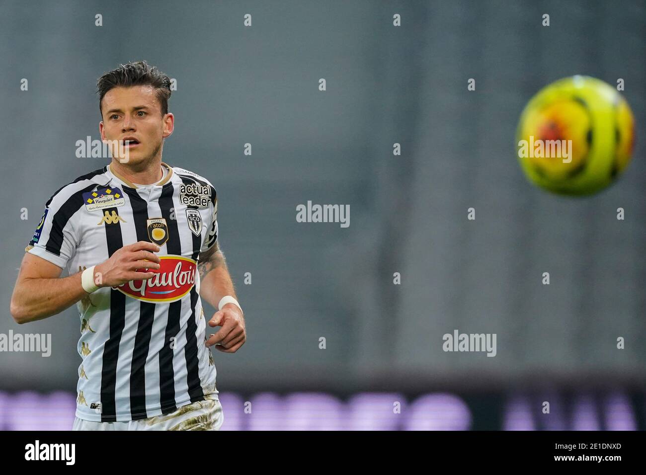 LILLE, FRANCIA - 6 GENNAIO: Pierrick Capelle di Angers SCO durante la Ligue 1 match tra Lille OSC e Angers SCO allo Stade Pierre Mauroy il 6 gennaio 2021 a Lille, Francia (Foto di Jeroen Meuwsen/BSR Agency/Alamy Live News)*** Local Caption *** Pierrick Capelle Foto Stock
