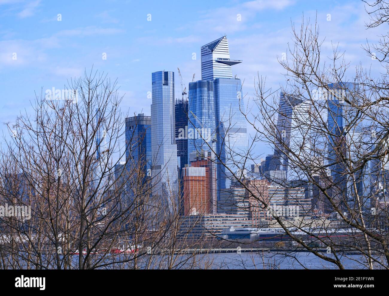 Skyline di Manhattan nel dicembre 2020, visto dall'altra parte del fiume Hudson Foto Stock