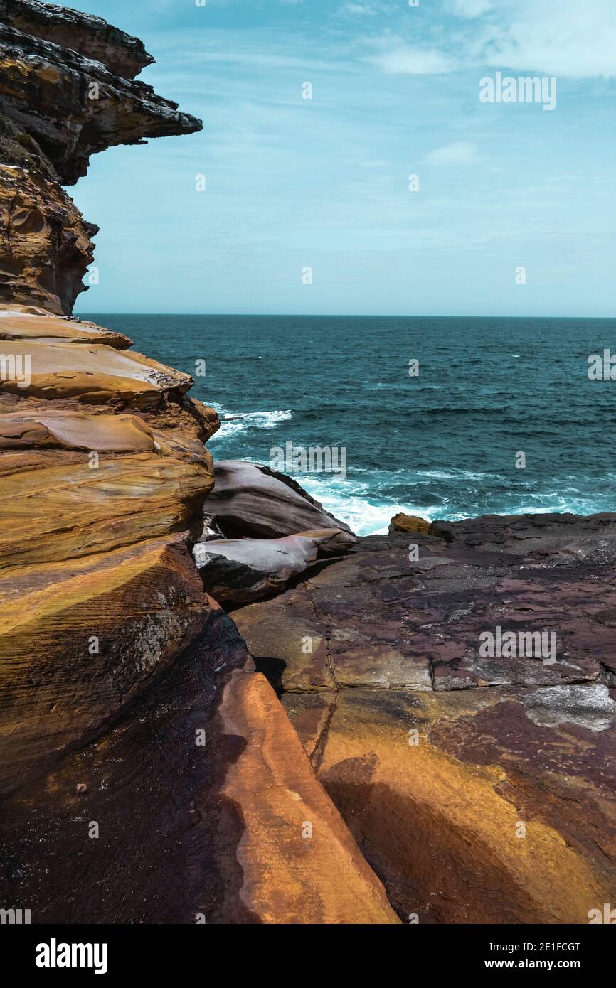 Vista sull'oceano sulla scogliera della costa australiana Foto Stock