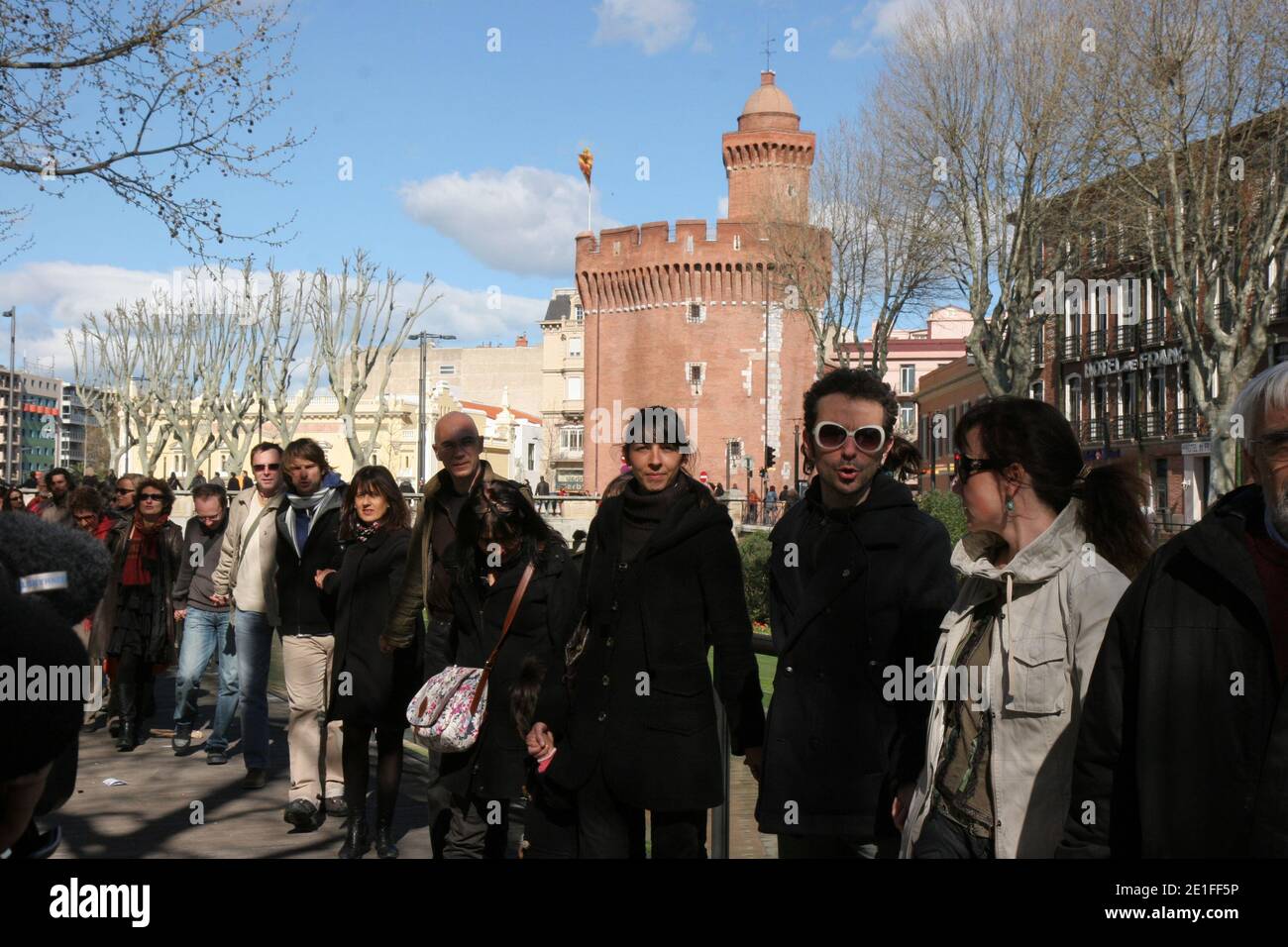 Flash mopied lo sostiene nell'attuale dramma che vive il popolo giapponese dopo il terribile terremoto che ha causato più di 10 000 vittime e che mette in pericolo il parco nucleare di nippon con in particolare in un incidente di livello 6 dopo una nuova esplosione e un incendio al La centrale di Fukushima-daiichi è stata nuovamente colpita da un terremoto di magnitudo 6 sulla scala Richter. Questo incontro è organizzato dal 'Collectif 66 non au nucleaire'. Al centro della città, a Perpignan, a sud della Francia il 19 marzo 2011. Foto di Michel Clementz/ABACAPRESS.COM Foto Stock