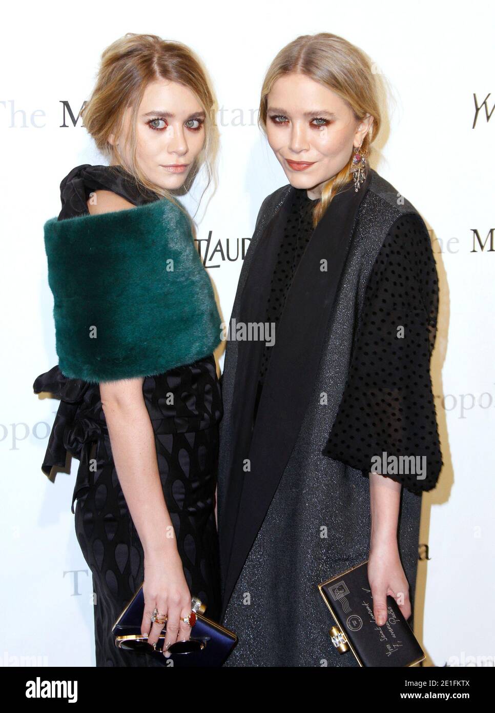 Ashley Olsen e Mary-Kate Olsen frequentano la prima di le Comte Ory della Metropolitan Opera House di Lincoln Center a New York il 24 marzo 2011. Foto di Donna Ward/ABACAUSA.COM Foto Stock