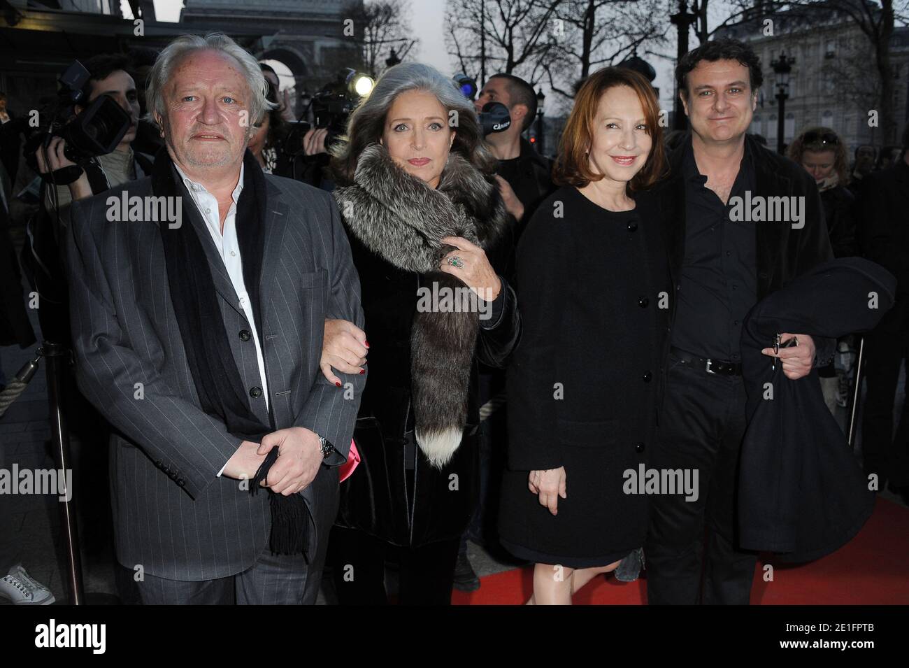 Niels Arestrup, Francoise Fabian, Nathalie Baye e Bruno Chiche partecipano alla prima di 'JE n'ai rien oublie' che si è tenuta presso la Publicis Champs Elysees di Parigi, Francia, il 28 marzo 2011. Foto di Nicolas Briquet/ABACAPRESS.COM Foto Stock