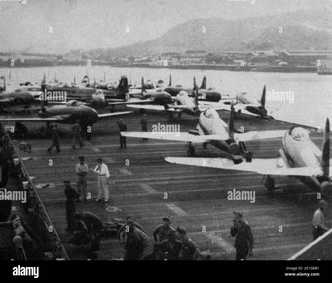 Lockheed F-80 della 36a ala dei Fighter a bordo della USS Sicily (CVE-118), circa nell'agosto 1948. Foto Stock