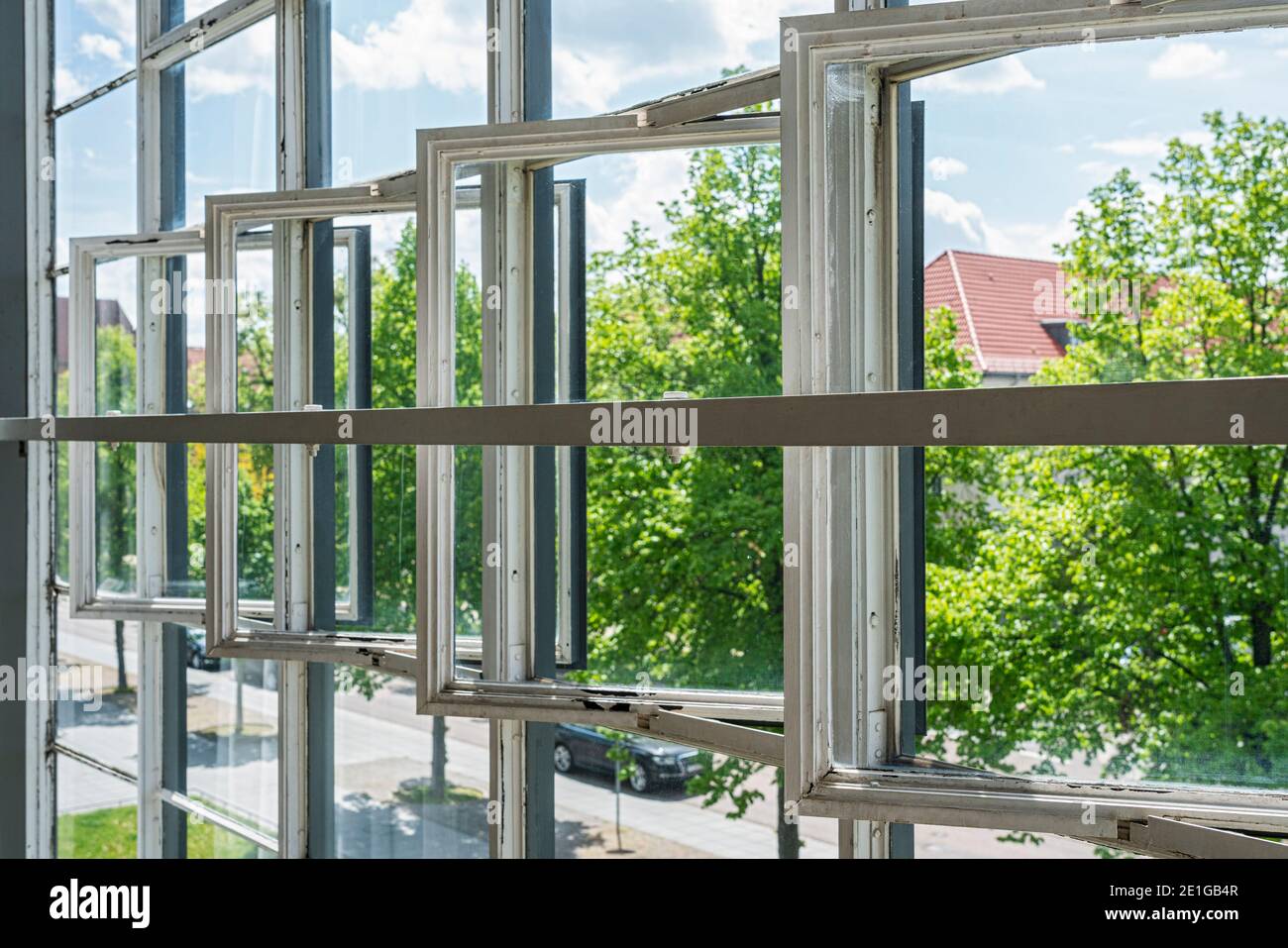 Bauhaus, Dessau, Sassonia-Anhalt, Germania. 1926. Dettaglio finestra apribile. Foto Stock