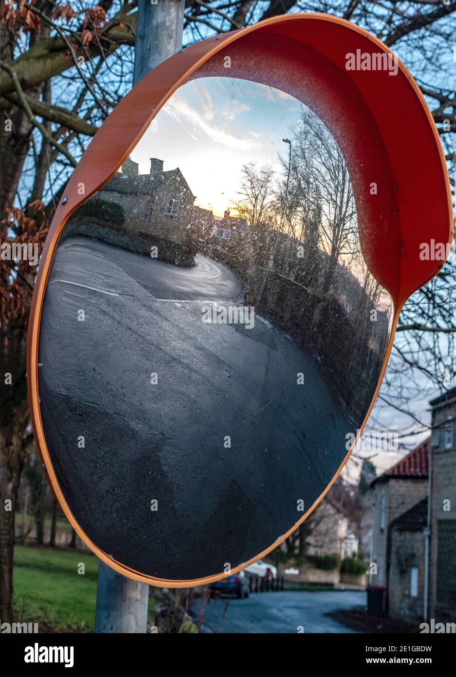specchio per punti ciechi convesso Foto Stock