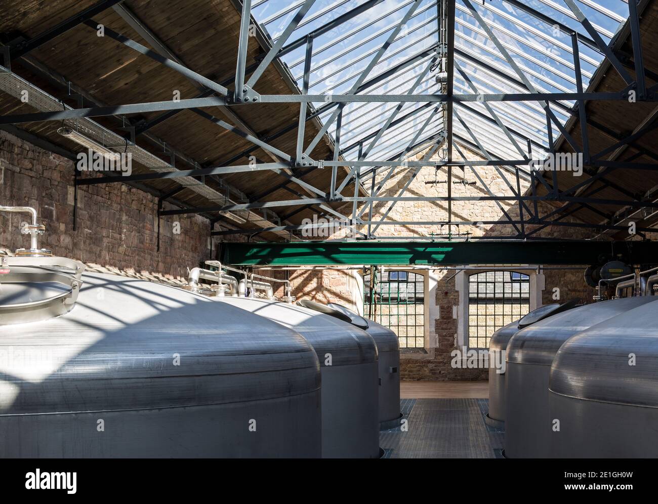 Vista interna della Distilleria Borders, Hawick, Scozia, Regno Unito. Vincitore del premio Architects Journal Retrofit Award 2018 e del Civic Trust Award 2019 Foto Stock