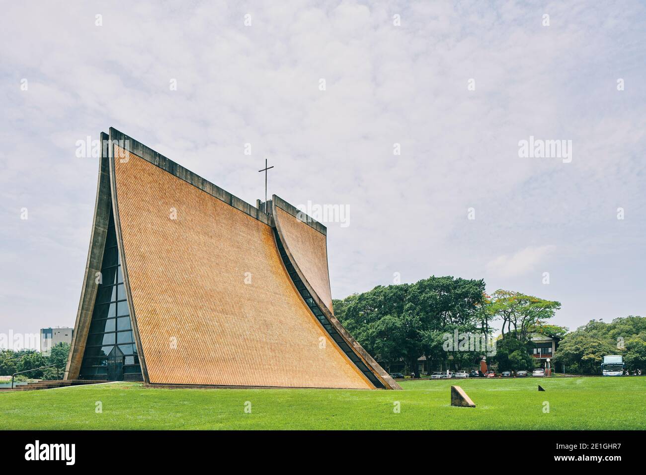 Vista esterna della cappella del memoriale di luce a Xitun, Taichung, Taiwan, nel campus dell'Università di Tunghai da parte dell'architetto I. M. Pei. Foto Stock