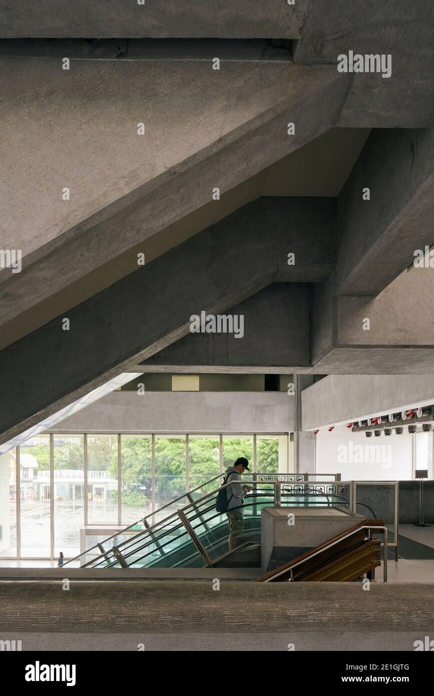 All'interno del Museo delle Belle Arti di Taipei, un edificio in cemento e vetro e il primo museo di Taiwan dedicato all'arte moderna e contemporanea Foto Stock