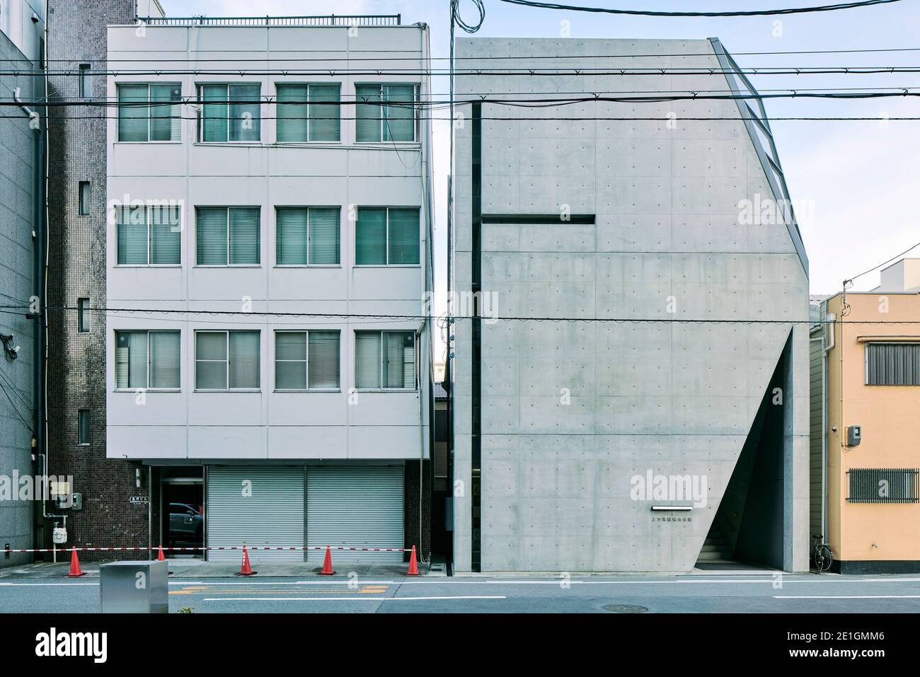 Facciata in cemento dello Studio di luce nella Prefettura di Osaka, Giappone. Foto Stock