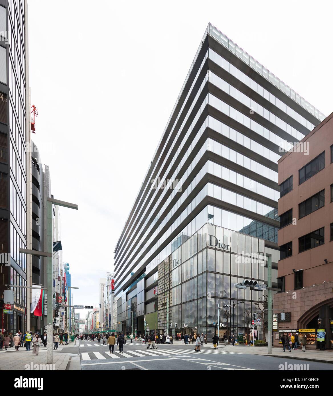 Vista esterna del lussuoso complesso commerciale Ginza Six situato nell'area Ginza di Tokyo, Giappone. Foto Stock