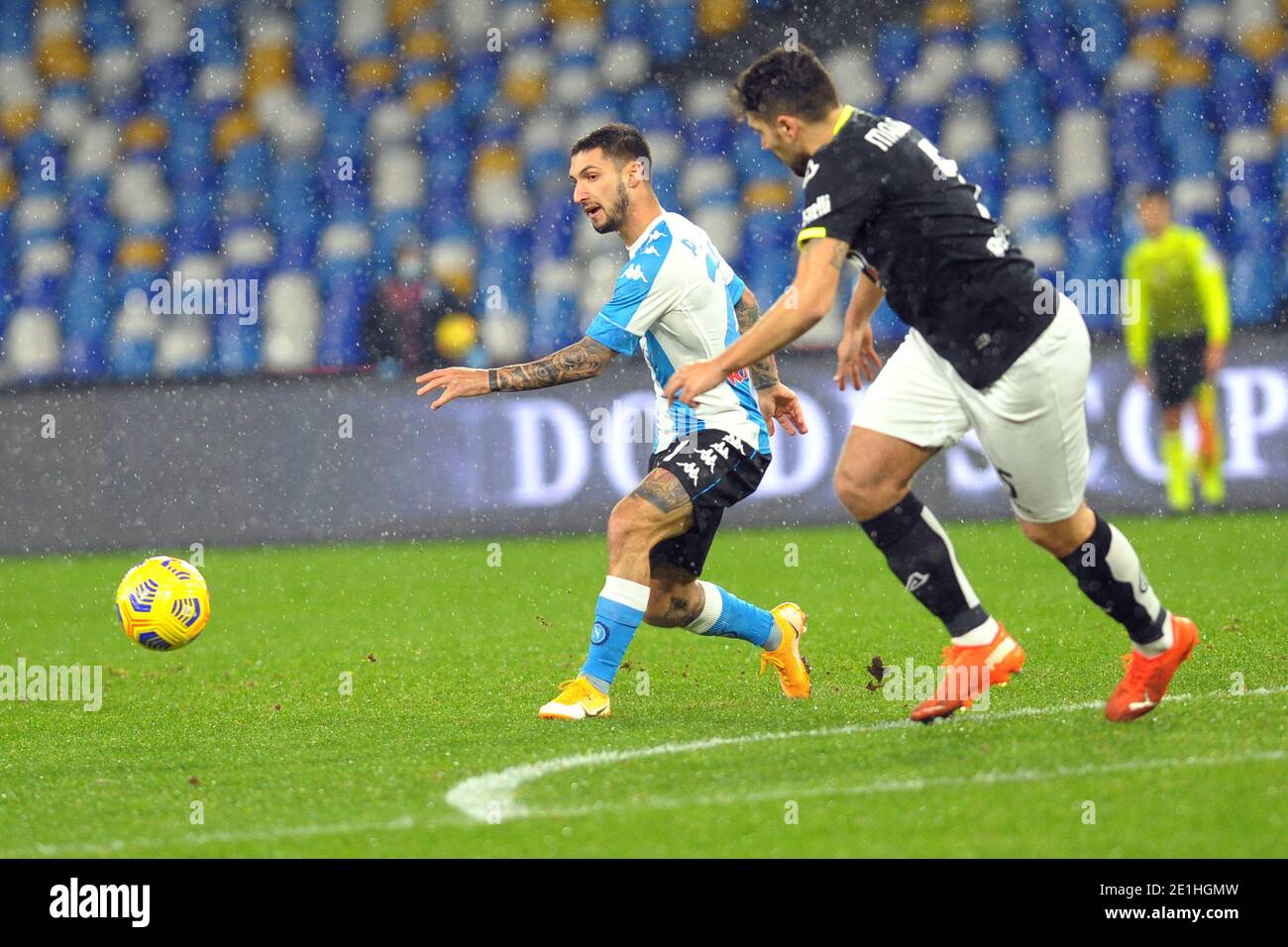 Napoli, Italia. 6 gennaio 2021. Napoli, Italia, Diego Armando Maradona Stadium, 06 gennaio 2021, Matteo Politano ( Napoli ) durante SSC Napoli vs Spezia Calcio - Calcio italiano Serie A match Credit: Renato Olimpio/LPS/ZUMA Wire/Alamy Live News Foto Stock