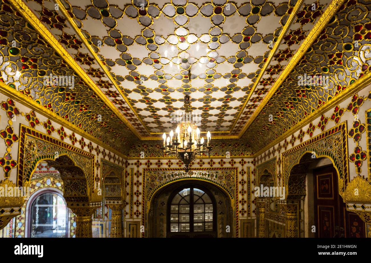 Mukut mandir o il tempio della corona, situato al 7 ° piano del Palazzo Chandra Mahal, la residenza della ex famiglia reale di Jaipur, Rajasthan, in Foto Stock