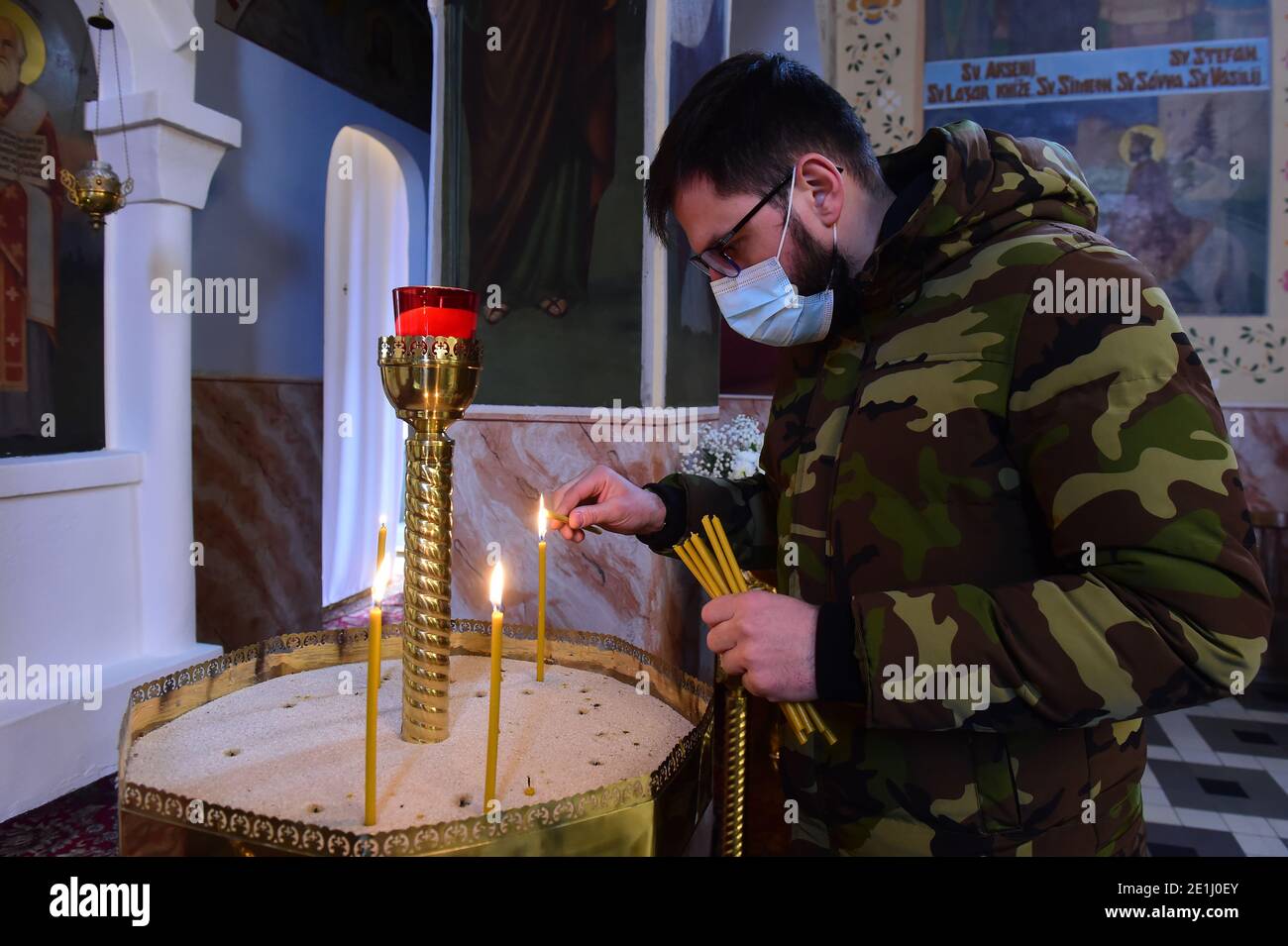 Olomouc, Repubblica Ceca. 07 gennaio 2021. Liturgia ortodossa di Natale nella chiesa ortodossa di s. Gorazd a Olomouc, Repubblica Ceca nella notte di Januray 6 - 7, 2021. La liturgia ortodossa di Natale è un'analogia con la messa cattolica di mezzanotte. Credit: Ludek Perina/CTK Photo/Alamy Live News Foto Stock