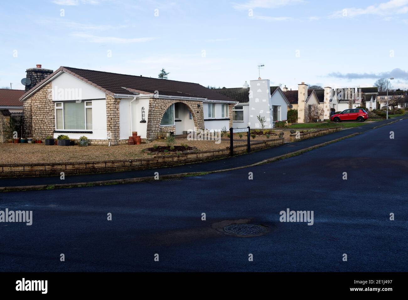 Case di bungalow suburbani piccolo alloggio suburbano, Calne, Wiltshire, Inghilterra, Regno Unito Foto Stock