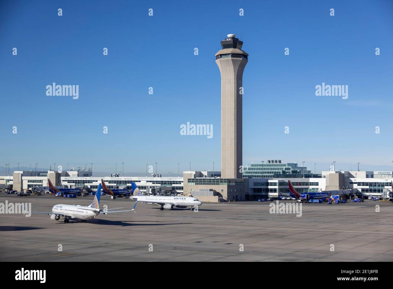 Aerei United Airlines sul asfalto, aeroporto di Denver, Stati Uniti Foto Stock