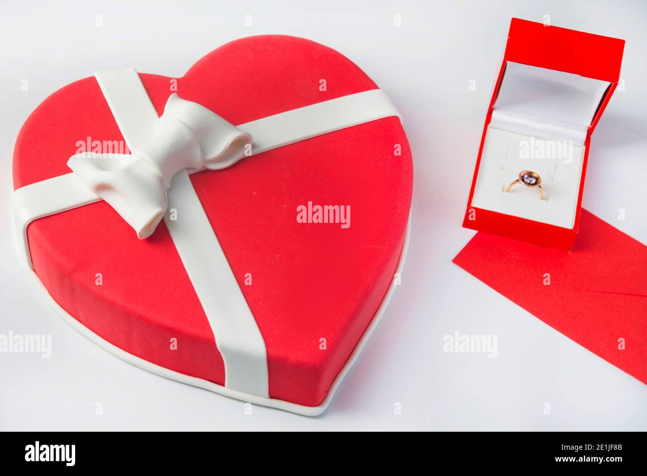 Torta fondente forma del cuore celebrazione Foto Stock