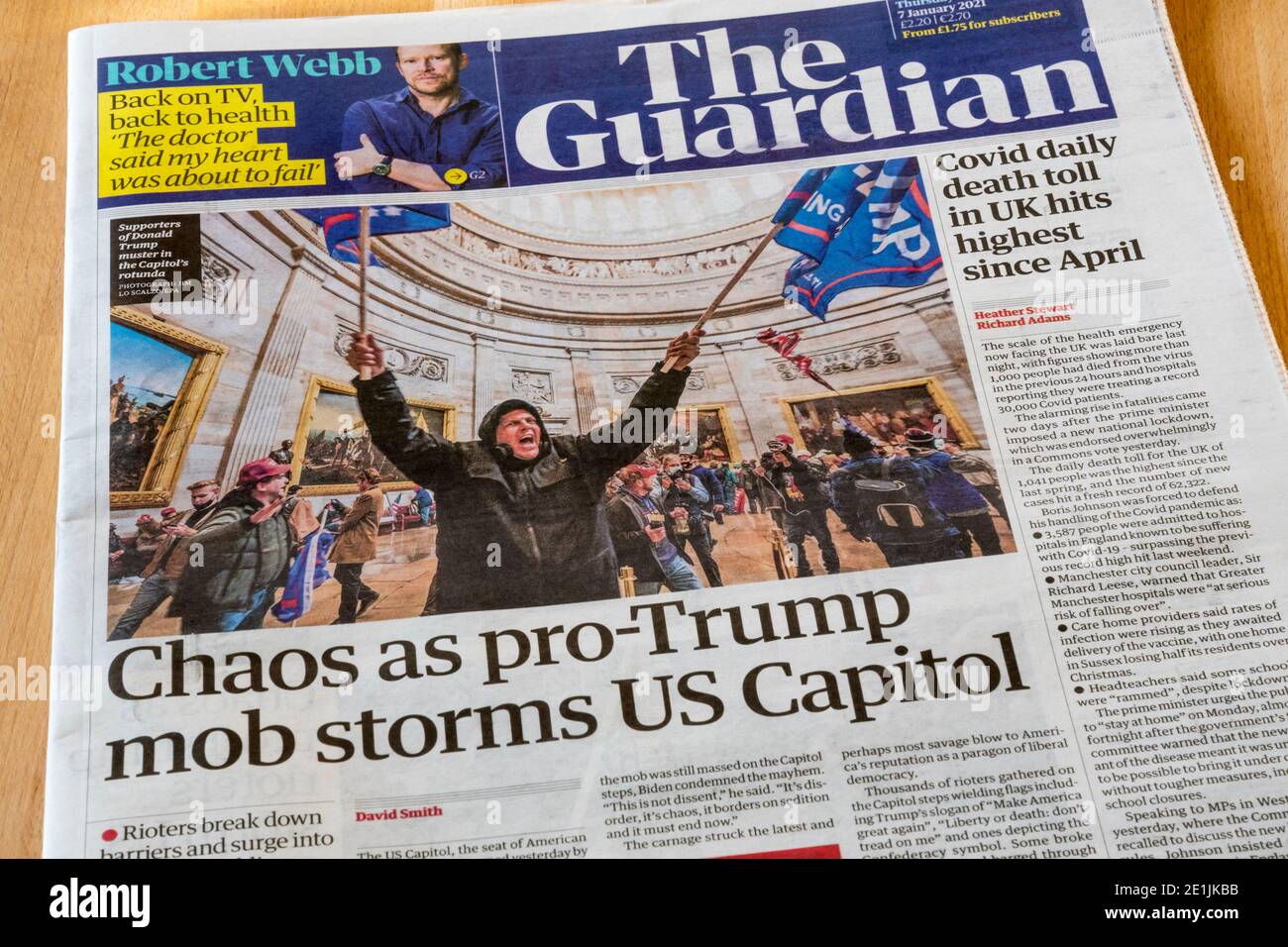 07 gennaio 2021 la prima pagina del Guardiano con il titolo Chaos come mob pro-Trump fa tempesta al Campidoglio degli Stati Uniti, prima della dichiarazione di Joe Biden come vincitore delle elezioni Foto Stock